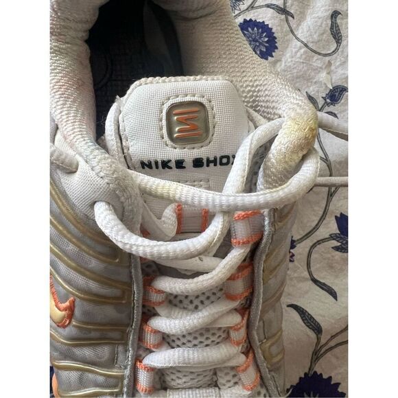 Nike Women’s Shox Orange and White Size 8- 39 - Picture 12 of 13